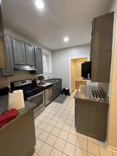 Main picture of 6607 N Greenview Ave