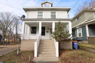Main picture of 437 Eastern Ave SE