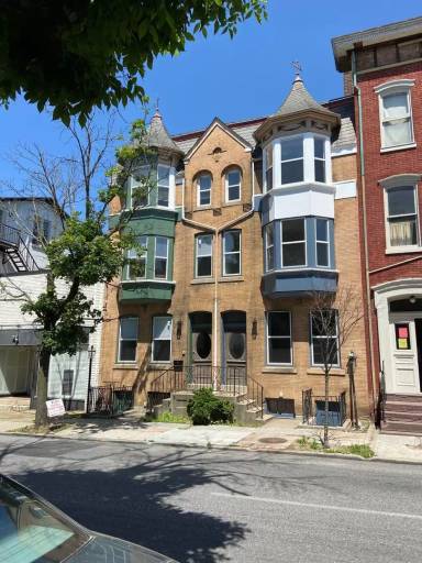 Main picture of 139 E Philadelphia St