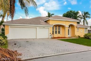 Main picture of 9696 Aralia Way