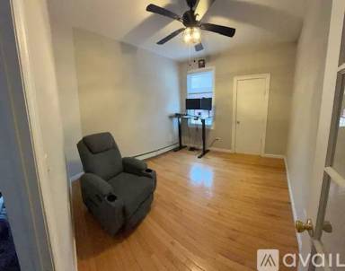 Main picture of 35 Poplar St