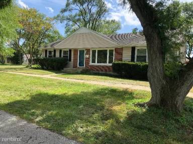 Main picture of 102 S Pierce Ave