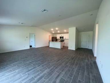 Main picture of 4129 NE 20th Pl