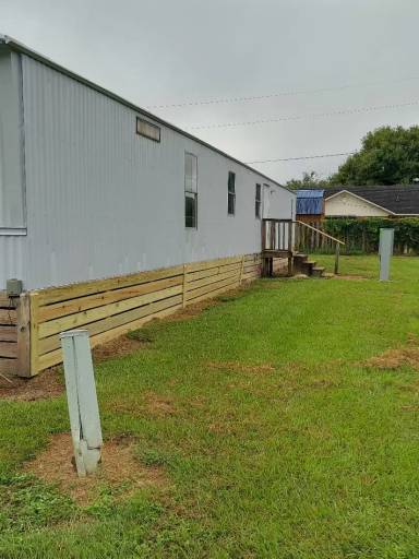 Main picture of 675 Airport Rd