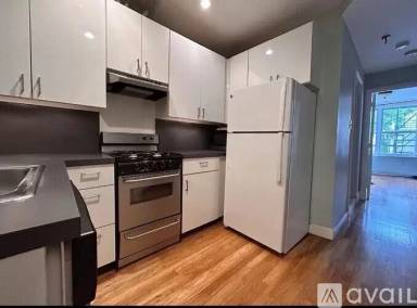 Main picture of 129 Clinton St
