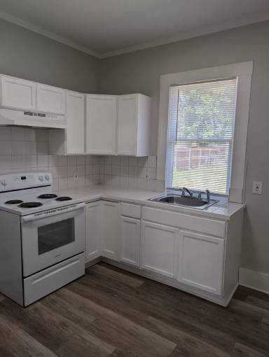 Main picture of 1010 E College St