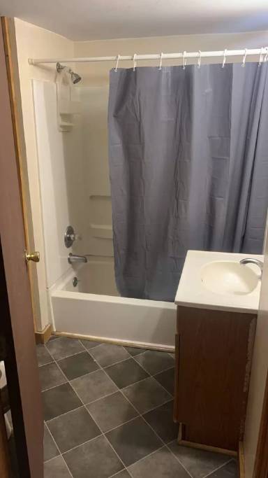 Main picture of 418 W 8th St