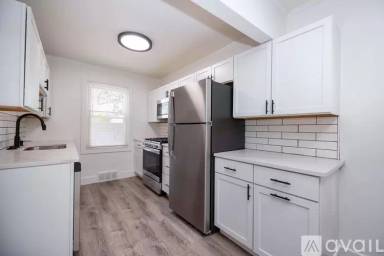 Main picture of 10710 Troy St