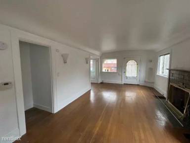 Main picture of 551 NE 65th St