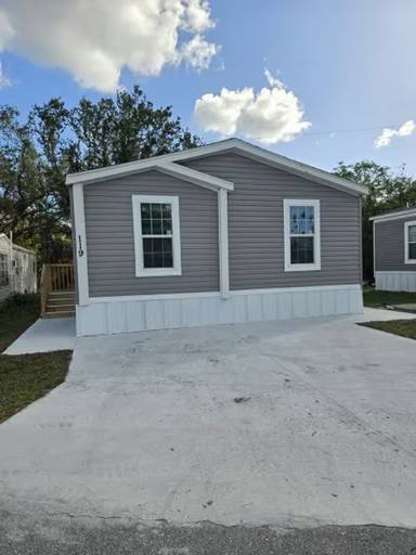 Main picture of 5611 Bayshore Rd