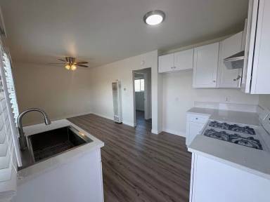 Main picture of 6016 Franklin Ave