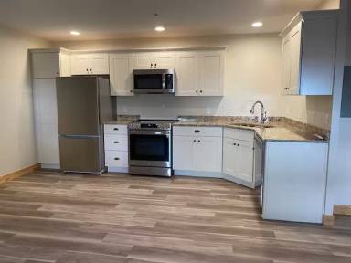 Main picture of 100 E Barnum St