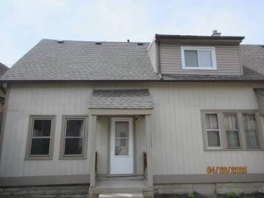 Main picture of 819 E Wright St