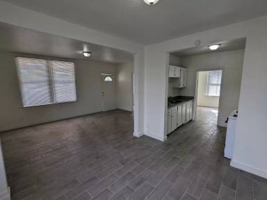 Main picture of 700 W 1st St