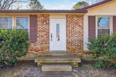 Main picture of 512 Yvonne Dr