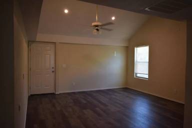 Main picture of 904 W 31st St