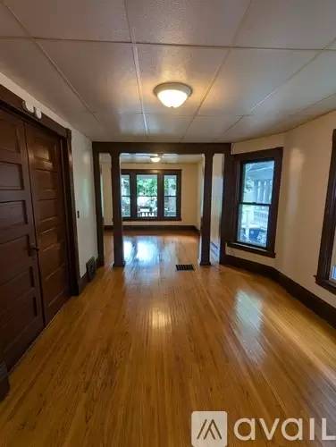 Main picture of 140 Lock St