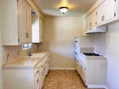 Main picture of 502 W 40th St