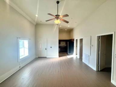 Main picture of 409 Main St