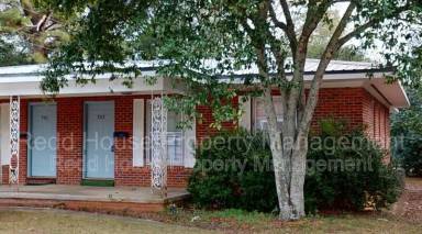Main picture of 703 Simmons St