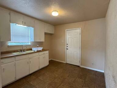 Main picture of 675 W Pyron Ave