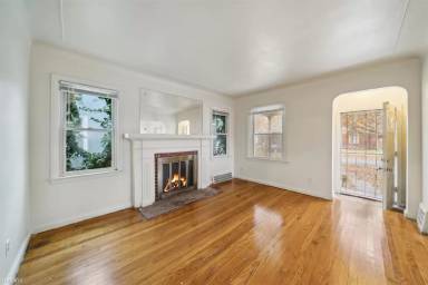 Main picture of 10426 Lanark St