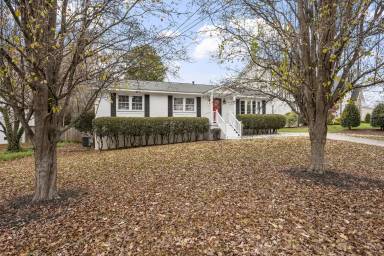 Main picture of 301 Latimer Rd