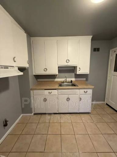 Main picture of 5262 N Teutonia Ave