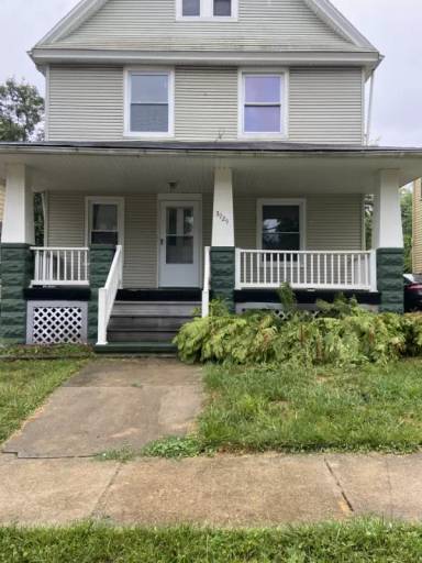 Main picture of 3929 Clybourne Ave