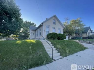 Main picture of 1628 Lasalle St