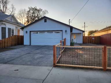 Main picture of 1021 N West St