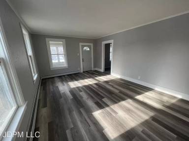 Main picture of 331 Main St