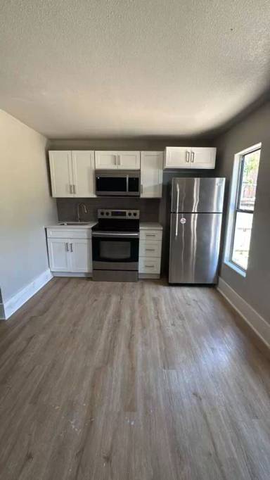 Main picture of 1738 Lee Hall