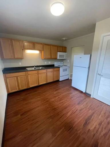 Main picture of 5541 S Delaware St