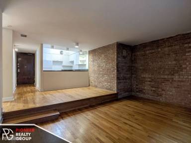 Main picture of 1220 N La Salle Dr