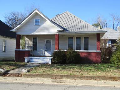 Main picture of 211 N Irish St