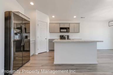 Main picture of 3037 N Saratov Way