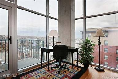 Main picture of Glass House