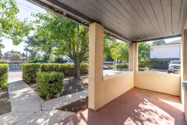 Main picture of 566 Pacific St