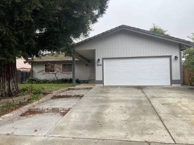 Main picture of 104 Orchard Ln