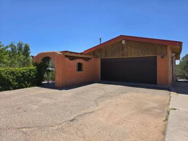 Main picture of 166 Galisteo Ln