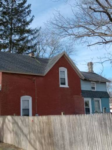 Main picture of 221 S 4th St