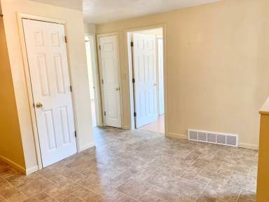 Main picture of 215 W Lorain St
