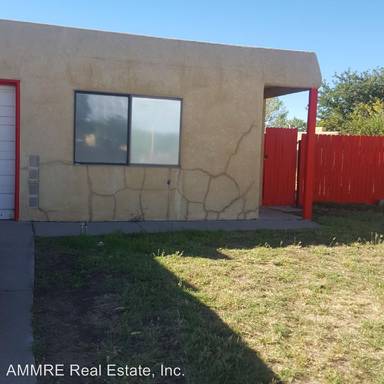 Main picture of 633 Nathan St SE