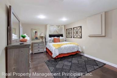 Main picture of 1906 W 71st St