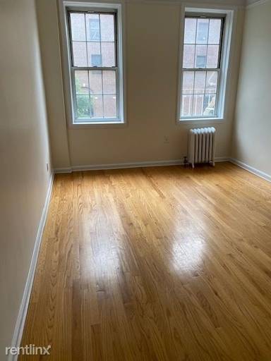 Main picture of 117 W 13th St