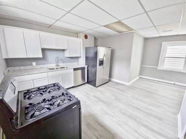 Main picture of 1051 Barret Ave