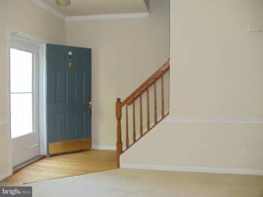 Main picture of 5 Sharon Ln