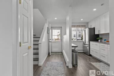 Main picture of 66 Girard Ave