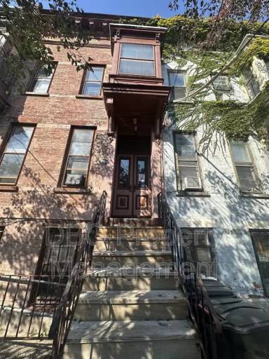 Main picture of 125 Dove Street